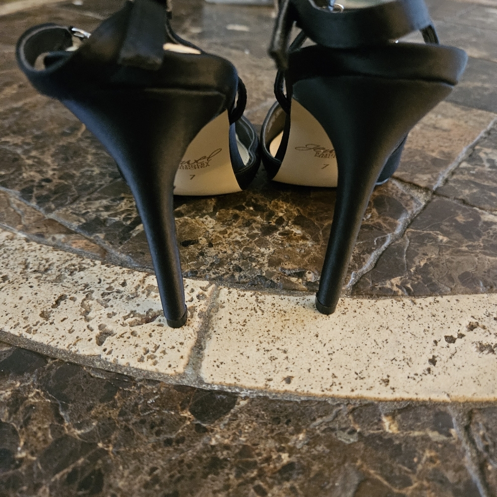 Badgley Mischka Jewel Alegria Pointed Toe Stiletto SZ 7 NWOB - Picture 5 of 8